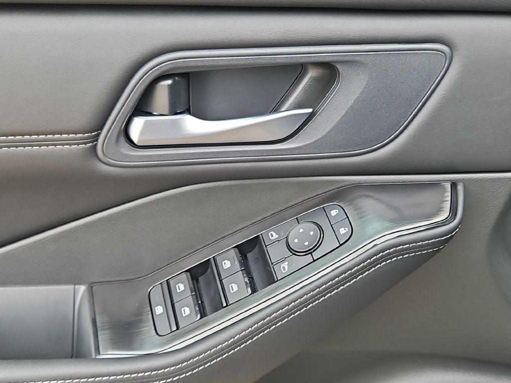 New 2026 Nissan Rogue Dark Armor FWD image 15