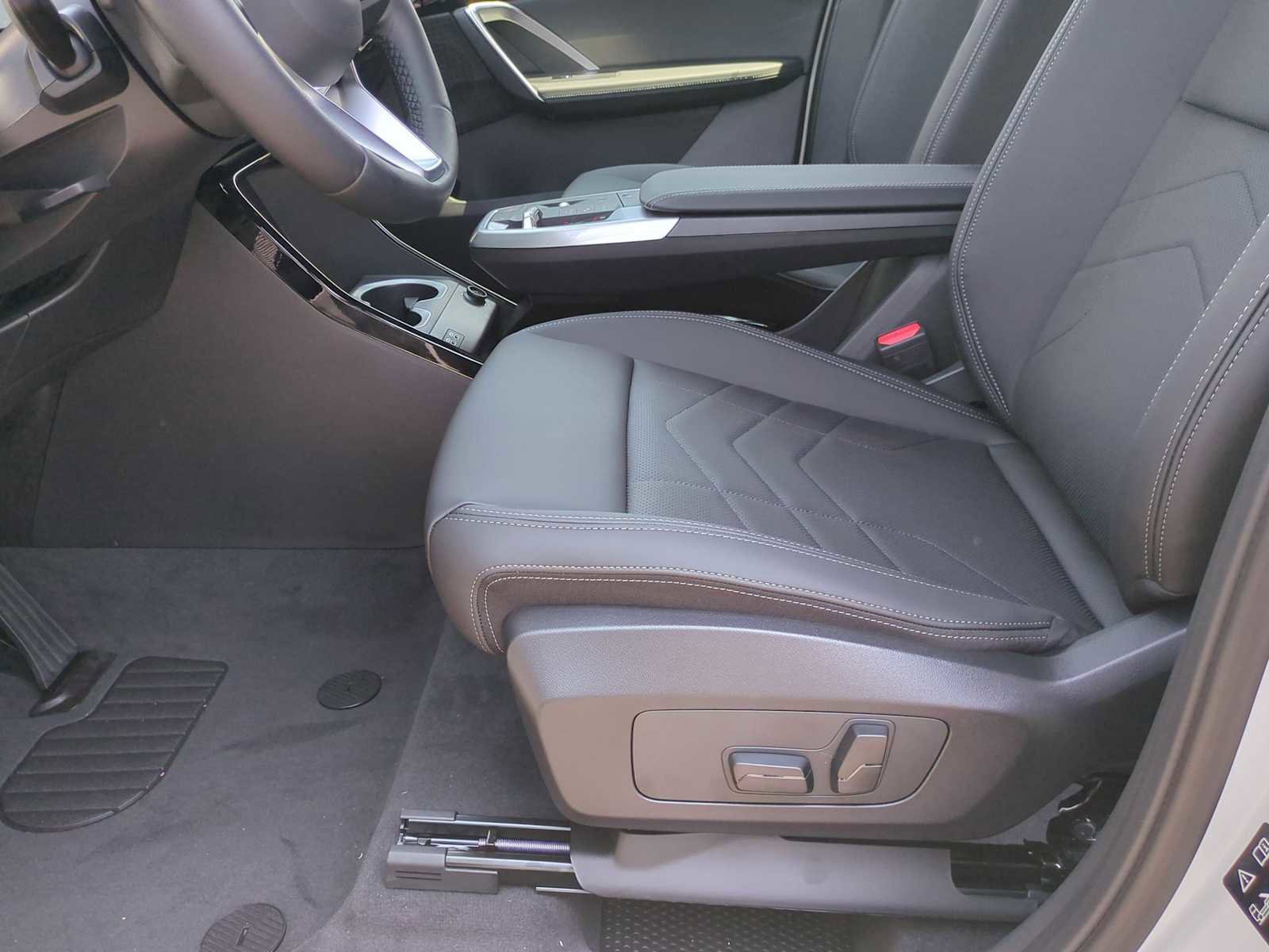 Used 2025 BMW X1 xDrive28i w/ Technology Package image 16