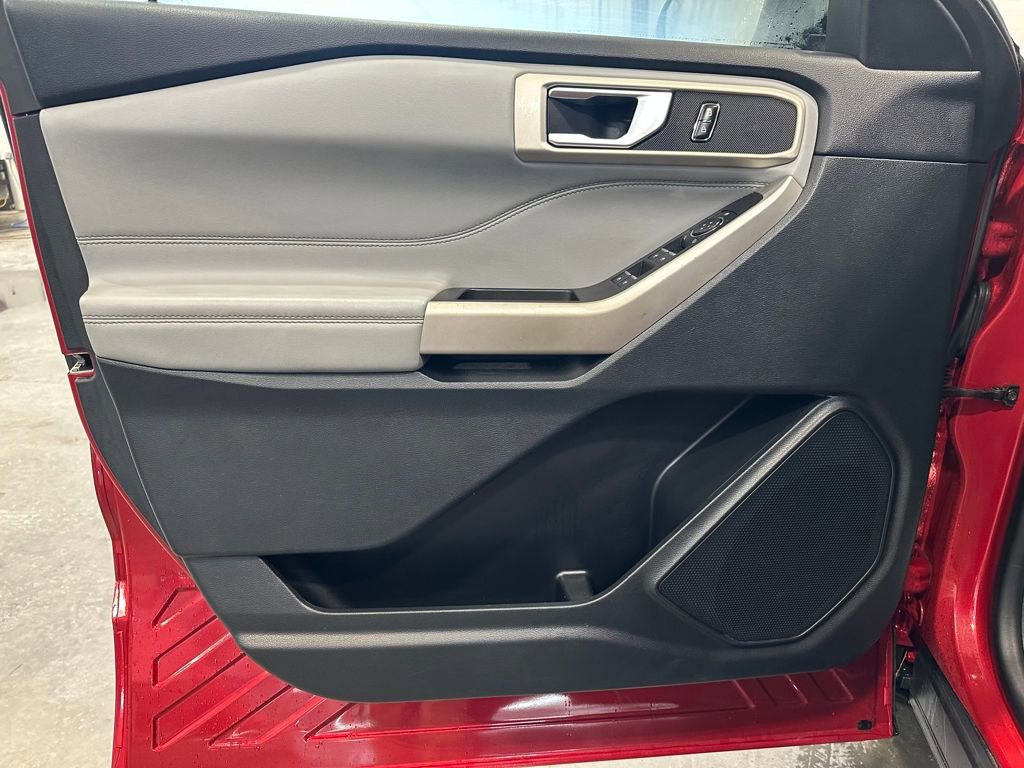 Used 2023 Ford Explorer XLT w/ Equipment Group 202A image 12