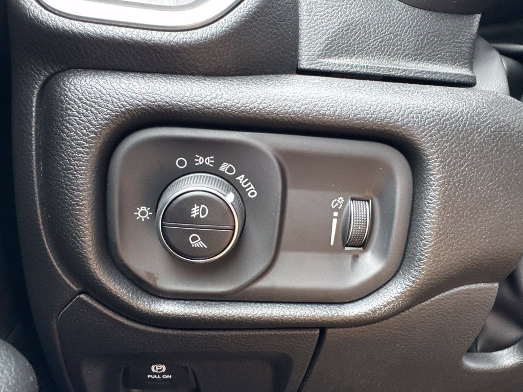 New 2026 RAM 1500 Express AWD/4WD image 9