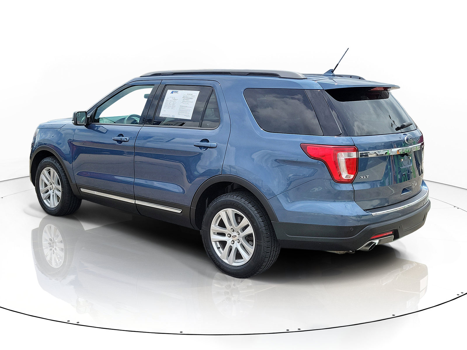 Used 2018 Ford Explorer XLT w/ Equipment Group 202A AWD/4WD image 4