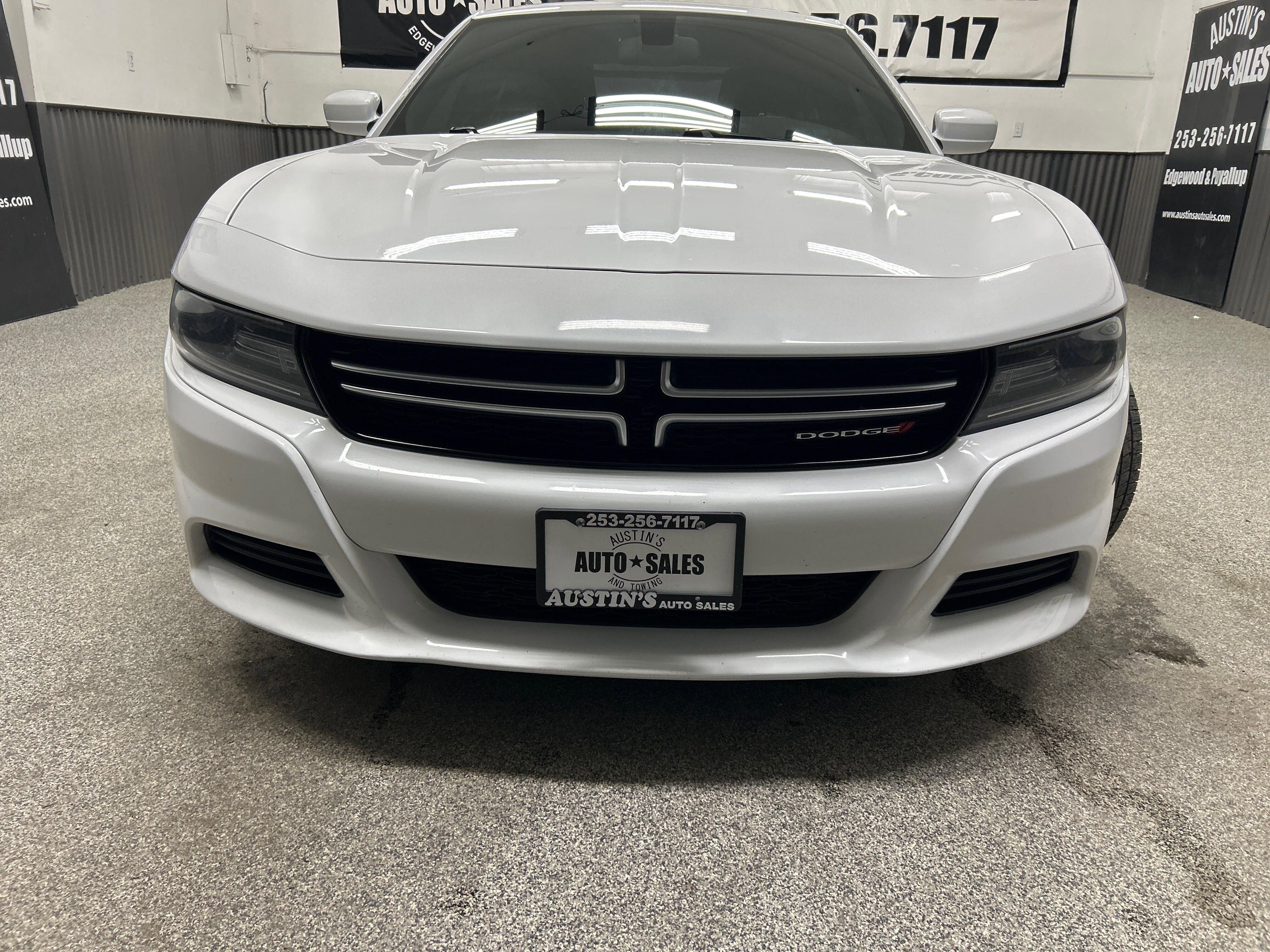 Used 2015 Dodge Charger SE w/ Popular Equipment Group RWD image 2