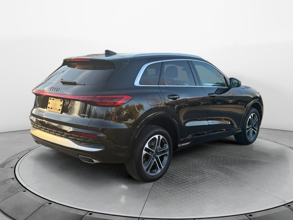 Certified 2025 Audi Q5 Premium w/ Convenience Package image 7