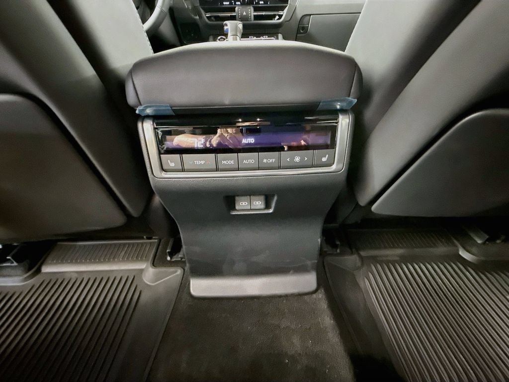 Certified 2024 Lexus GX 550 w/ Accessory Package (Z1) AWD/4WD image 26