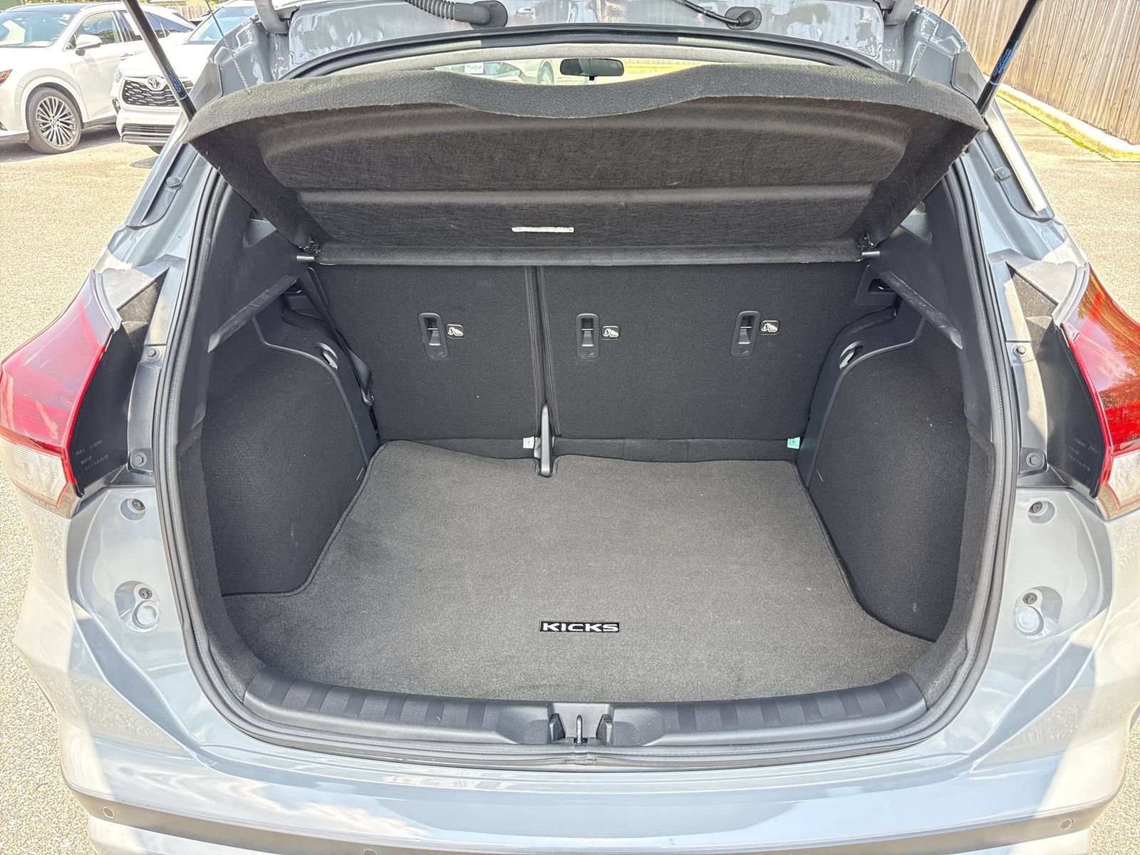 Used 2023 Nissan Kicks SR w/ SR Premium Package FWD image 30