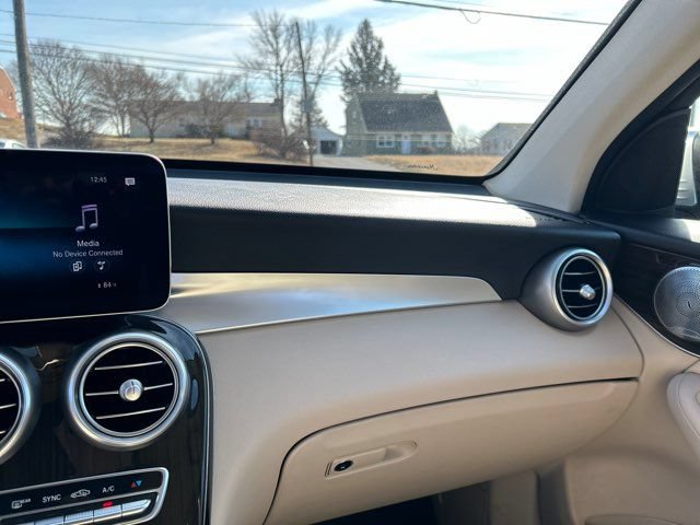 Used 2020 Mercedes-Benz GLC 300 image 30