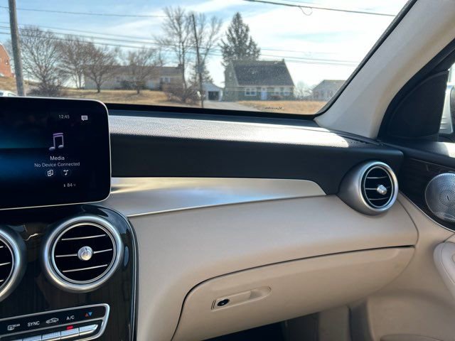 Used 2020 Mercedes-Benz GLC 300 image 30