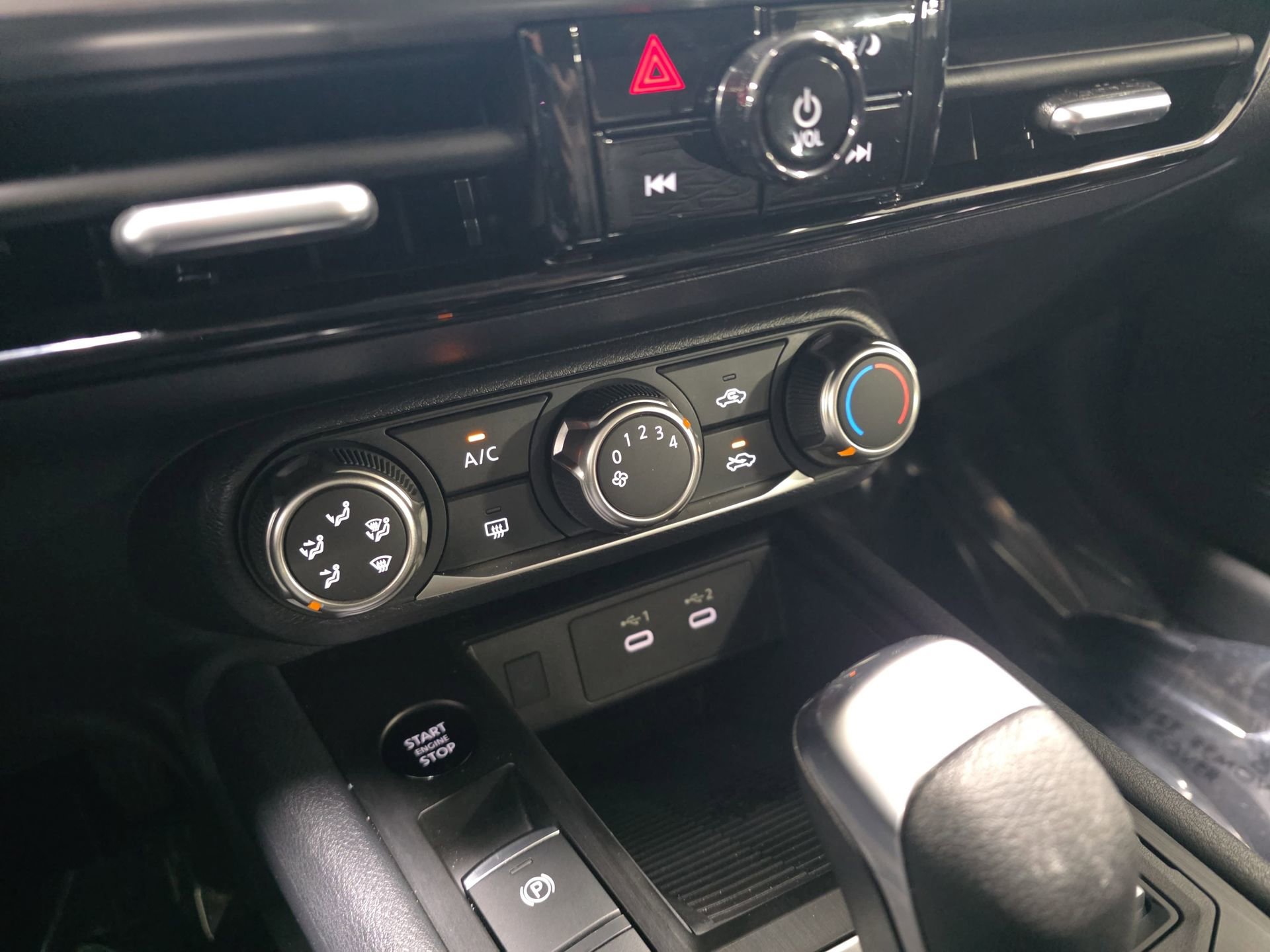 Certified 2025 Nissan Kicks SV image 22