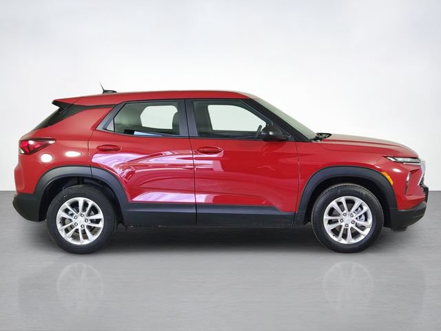 Used 2026 Chevrolet TrailBlazer LS FWD image 2