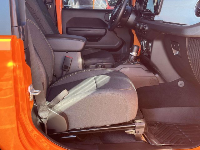 Used 2025 Jeep Wrangler Sport AWD/4WD image 21