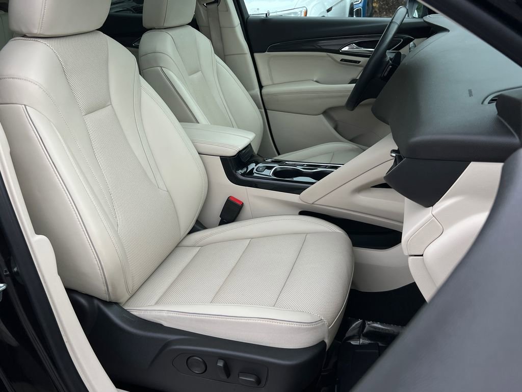Used 2022 Buick Envision Essence w/ Safety Package image 13