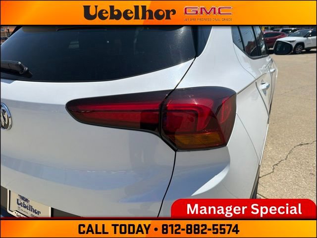 Used 2022 Buick Encore GX Essence w/ Experience Buick Package AWD/4WD image 7