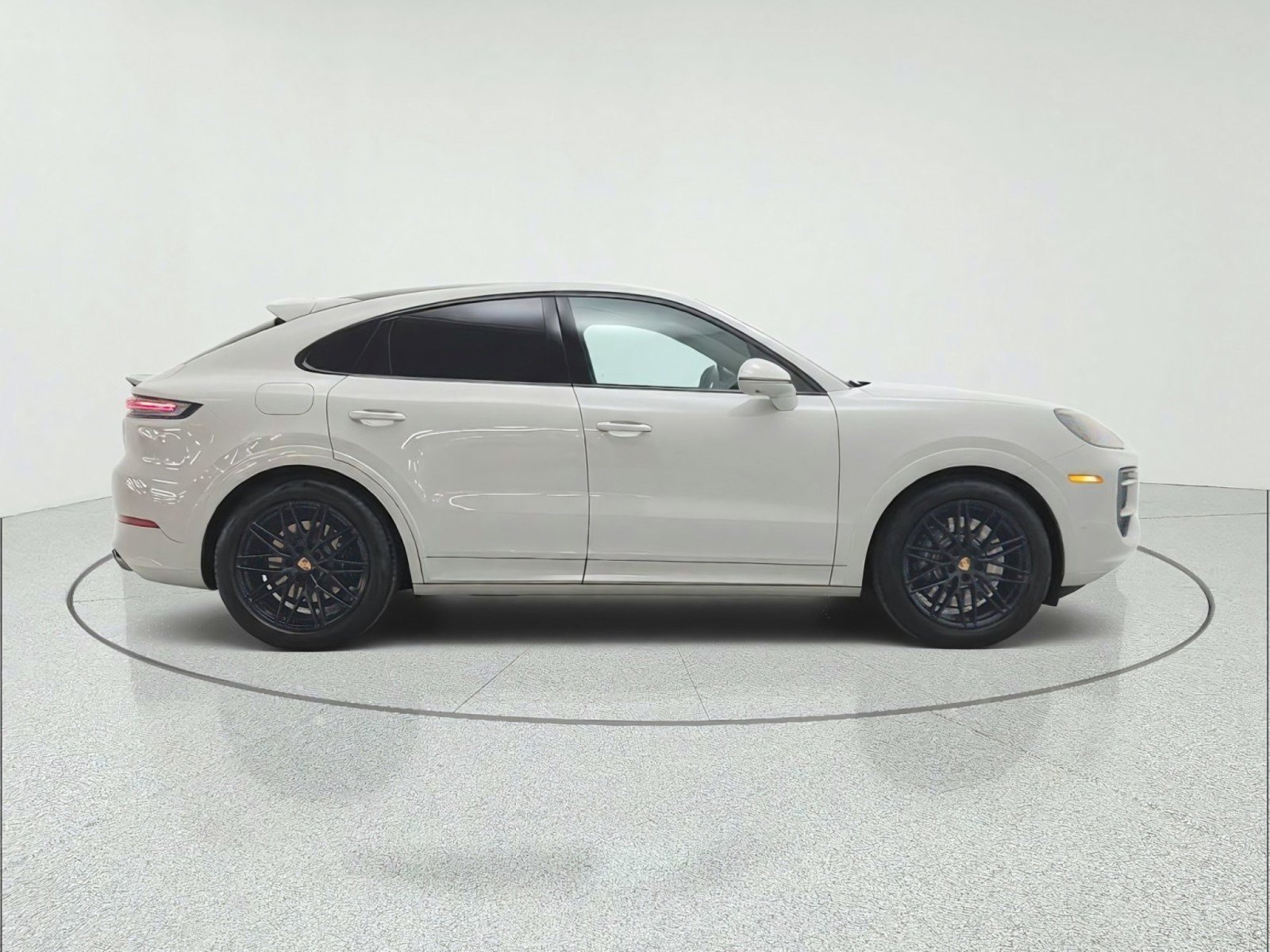 Used 2025 Porsche Cayenne GTS AWD/4WD image 4