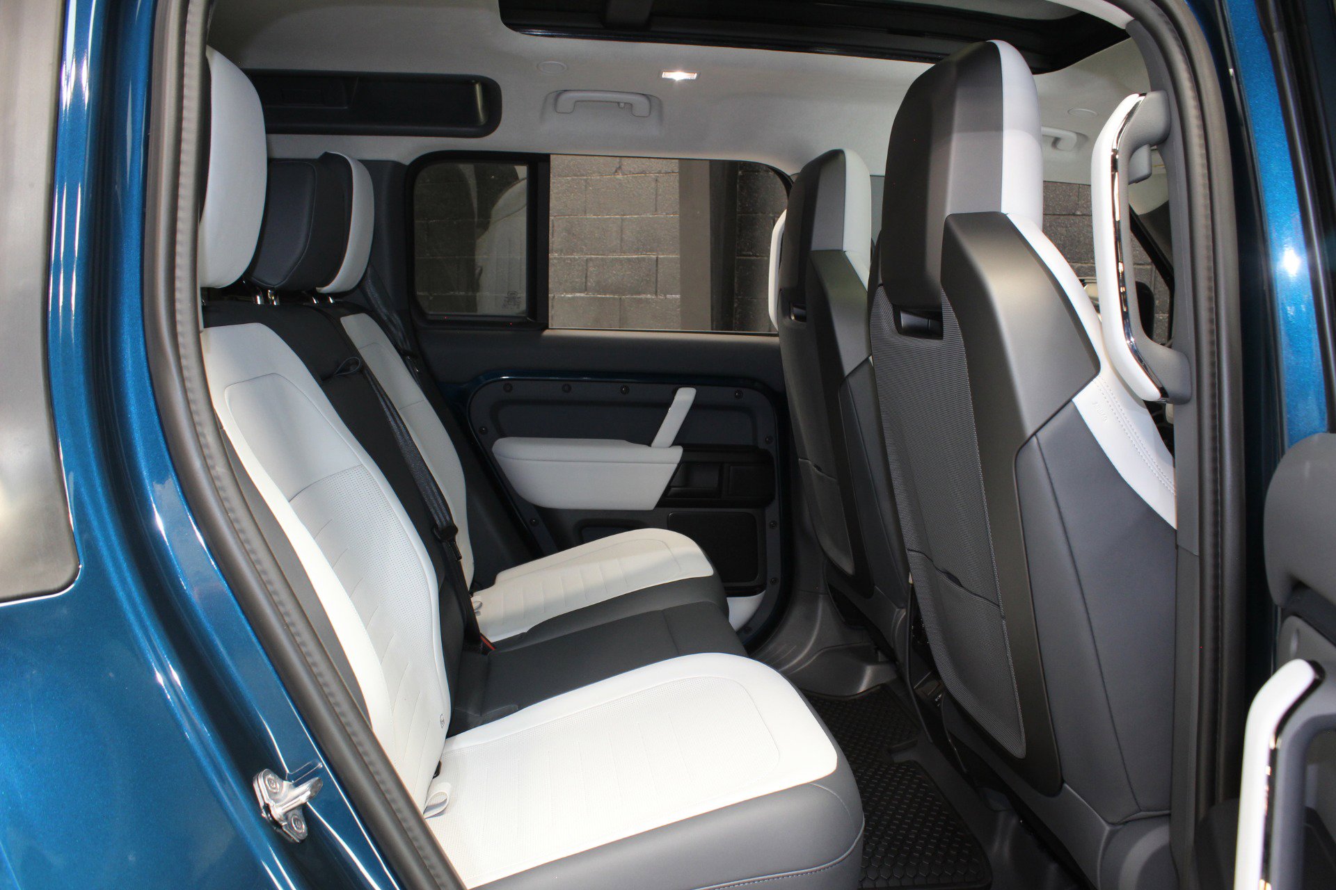 Used 2026 Land Rover Defender 110 OCTA image 52