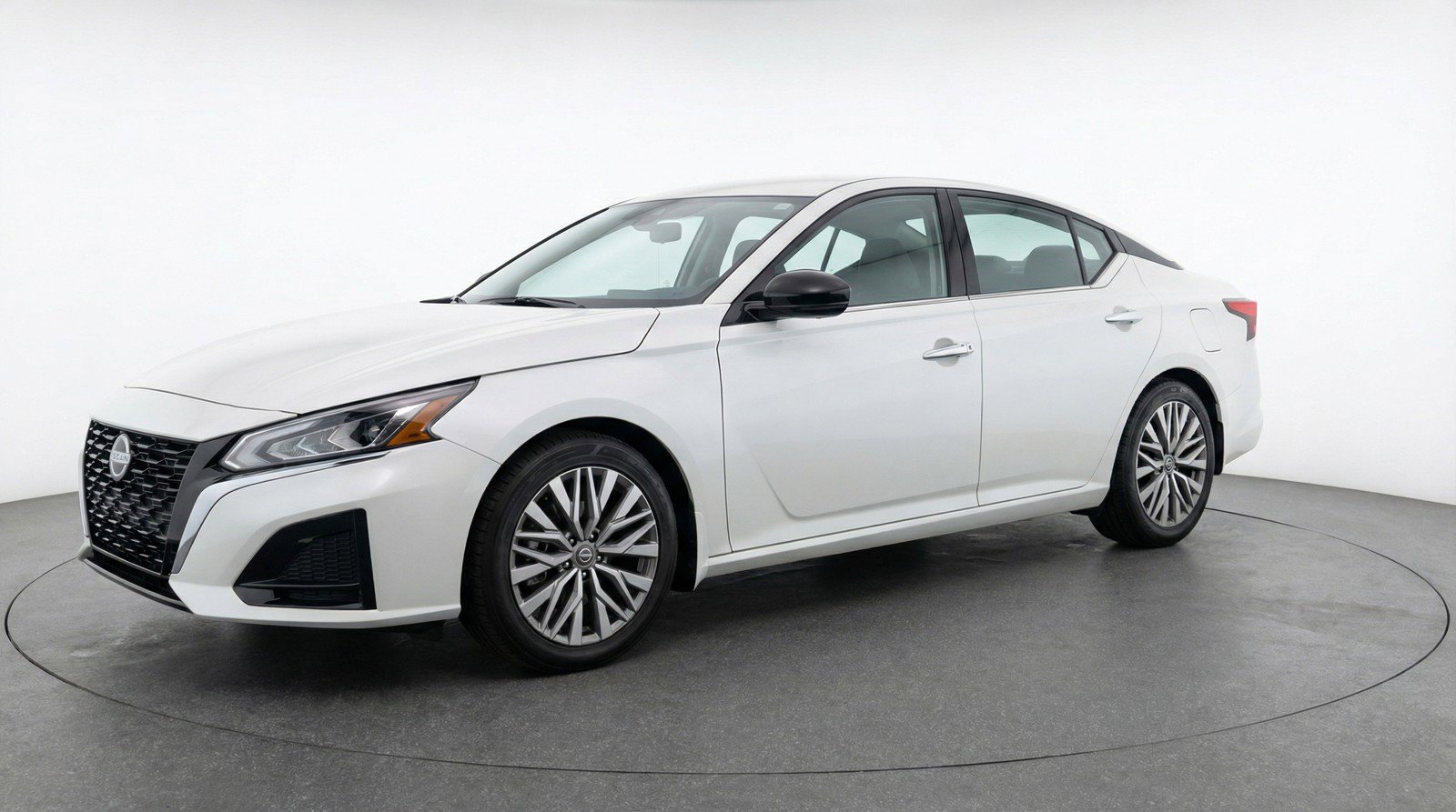 Used 2025 Nissan Altima 2.5 SV FWD image 3