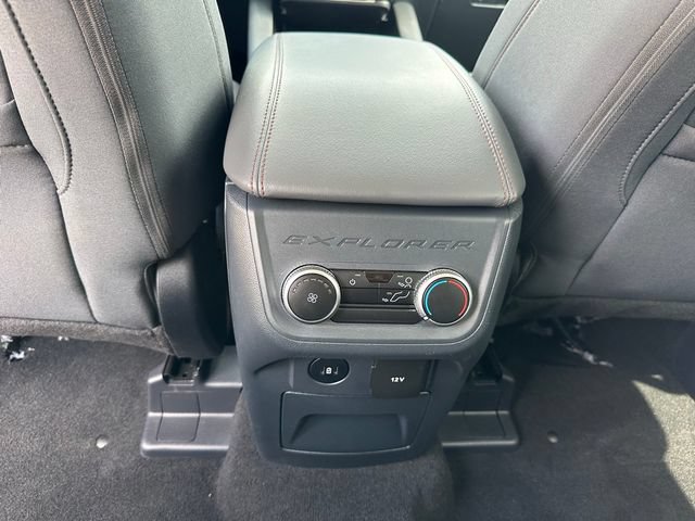 Used 2025 Ford Explorer Active AWD/4WD image 25