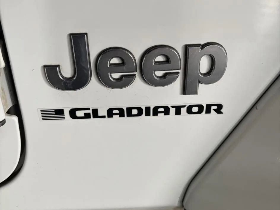 Used 2023 Jeep Gladiator Overland image 9