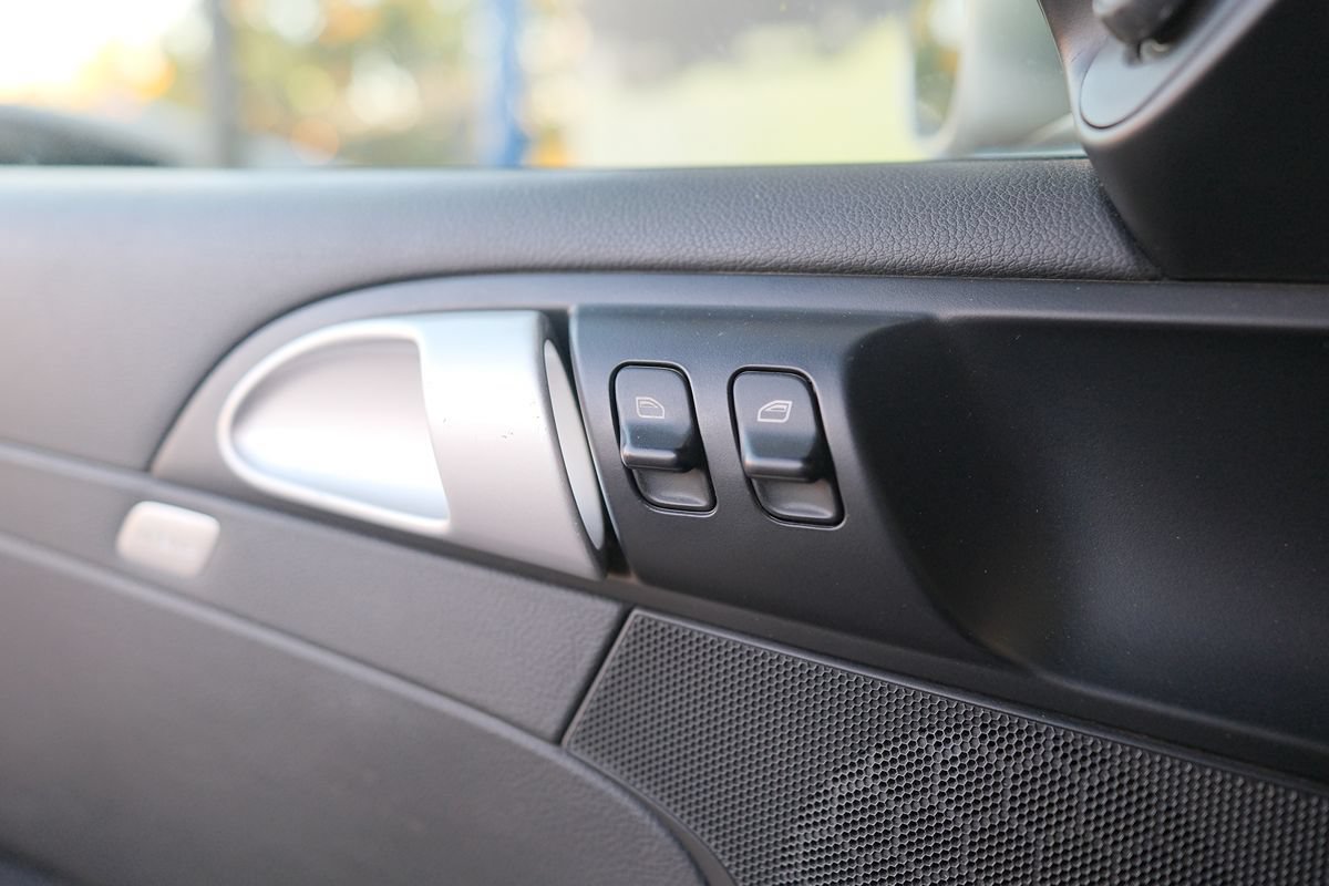 Used 2012 Porsche Boxster RWD image 9