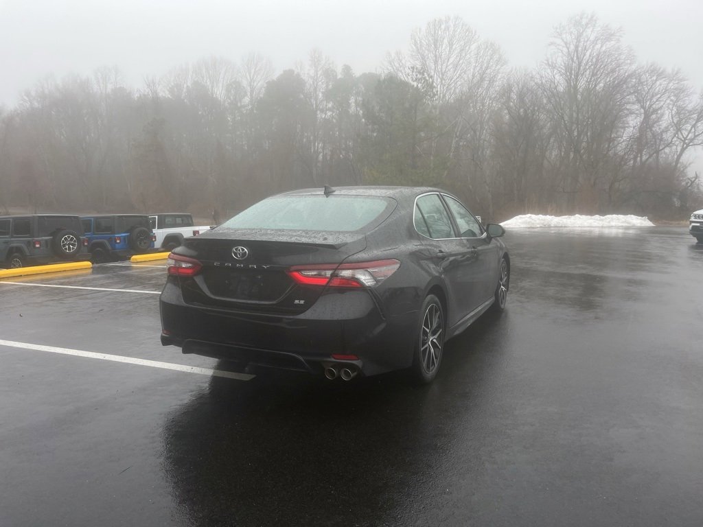 Used 2023 Toyota Camry SE image 6
