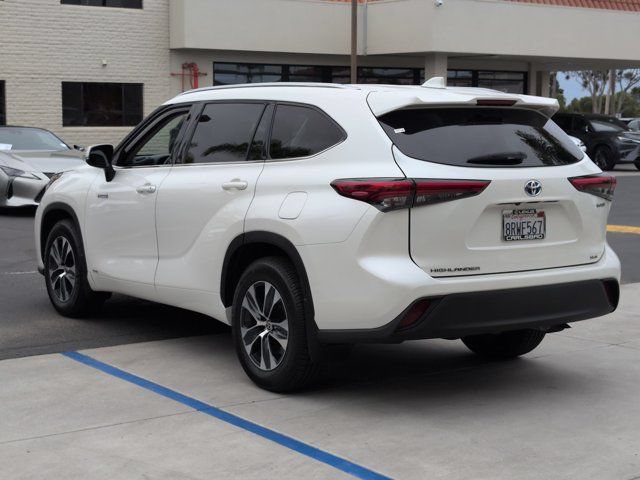 Used 2020 Toyota Highlander XLE AWD/4WD image 7