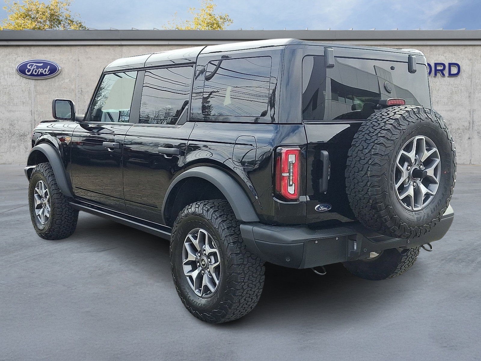 Certified 2025 Ford Bronco Badlands image 4