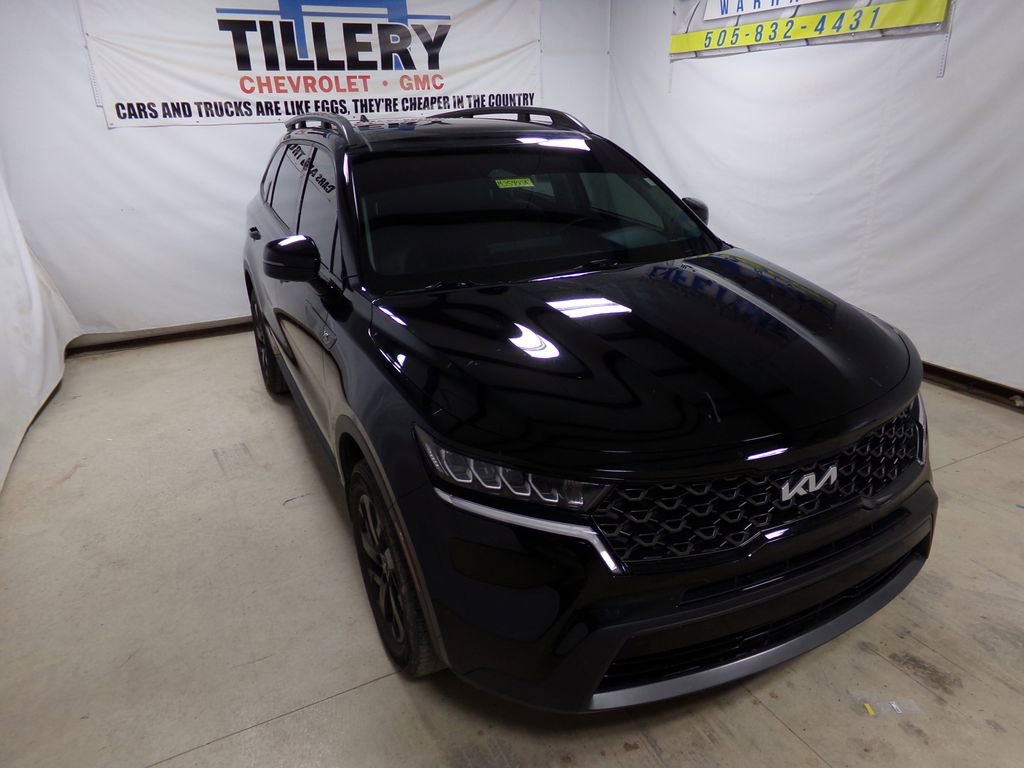 Used 2023 Kia Sorento S w/ Panoramic Sunroof Package