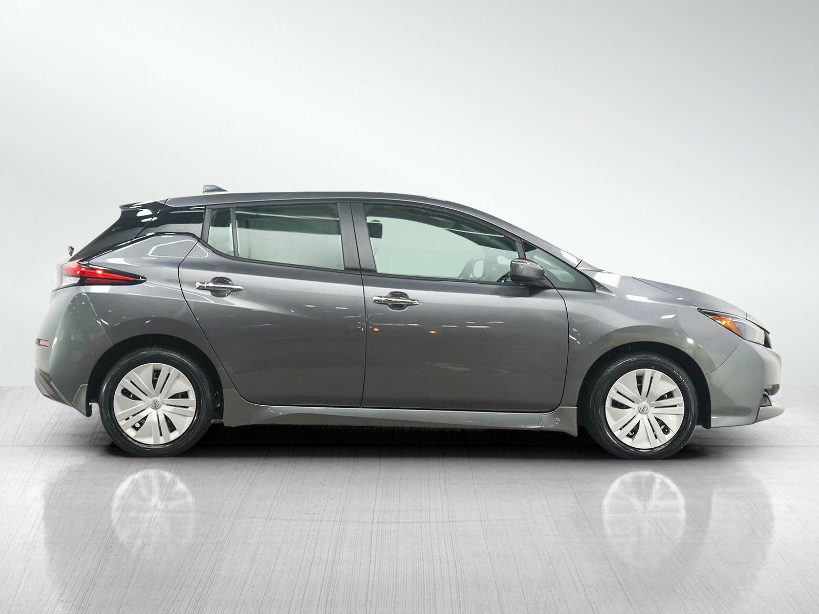 Used 2025 Nissan Leaf S FWD image 6