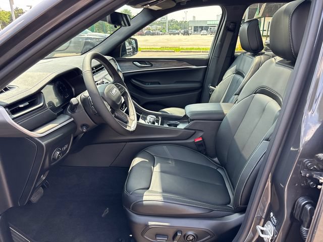 New 2026 Jeep Grand Cherokee Limited w/ Luxury Tech Group II AWD/4WD image 6