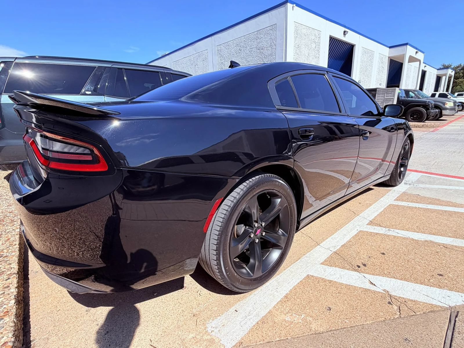Used 2017 Dodge Charger SXT w/ Driver Confidence Group RWD image 4