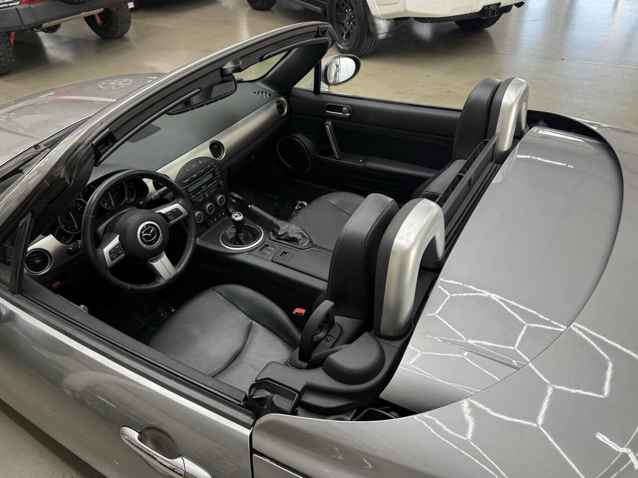Used 2009 MAZDA MX-5 Miata Grand Touring w/ Premium Pkg RWD image 25
