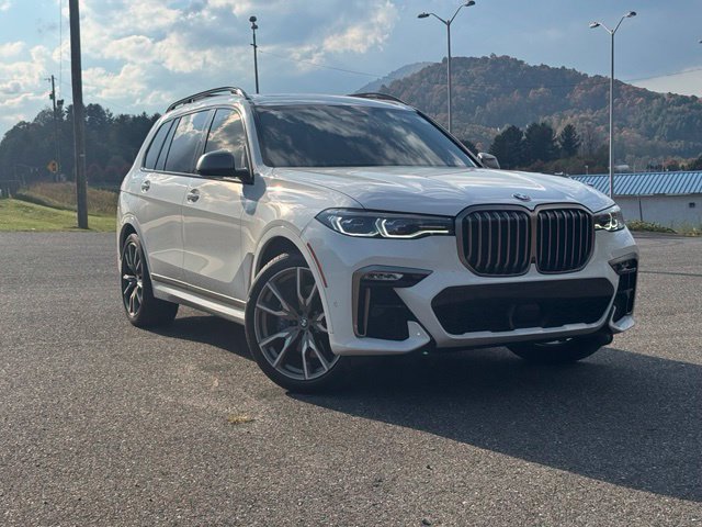 Used 2022 BMW X7 M50i AWD/4WD image 1