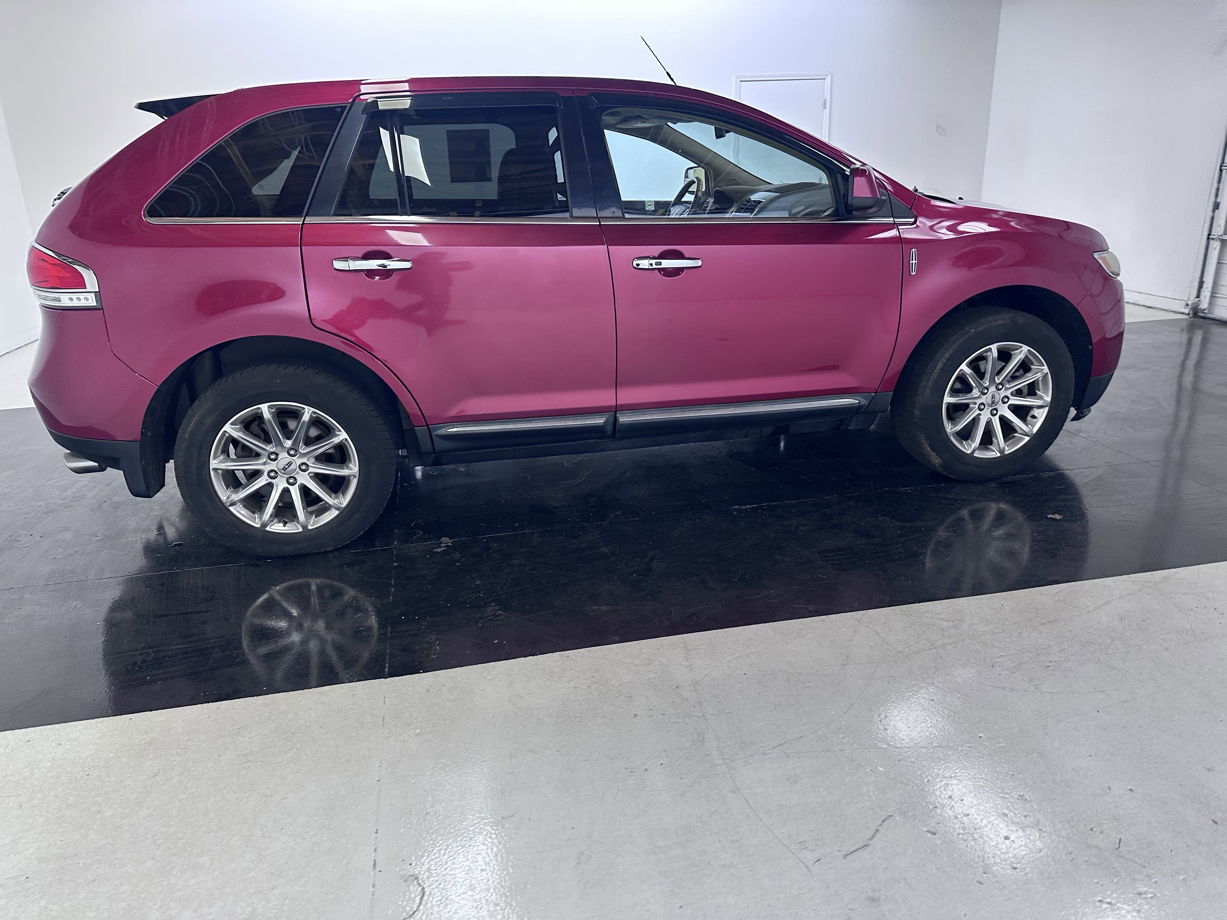Used 2011 Lincoln MKX 2WD w/ 101A Rapid Spec Order Code image 19