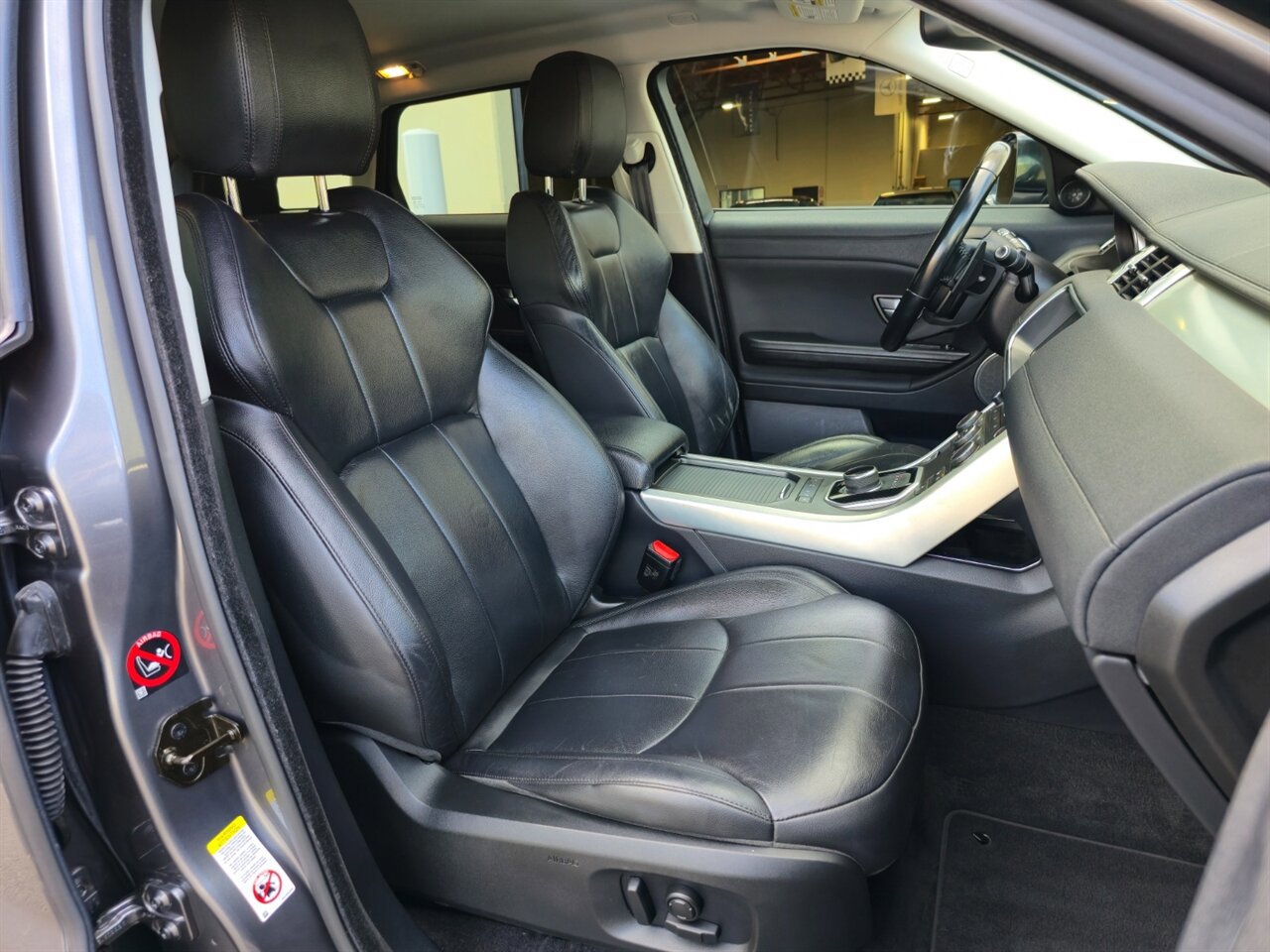 Used 2017 Land Rover Range Rover Evoque SE image 23
