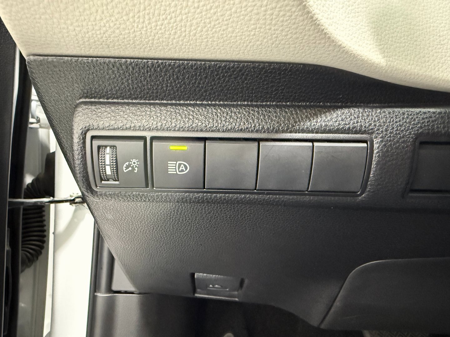 Used 2022 Toyota Corolla LE w/ Carpet Mat Package (TMS) image 24