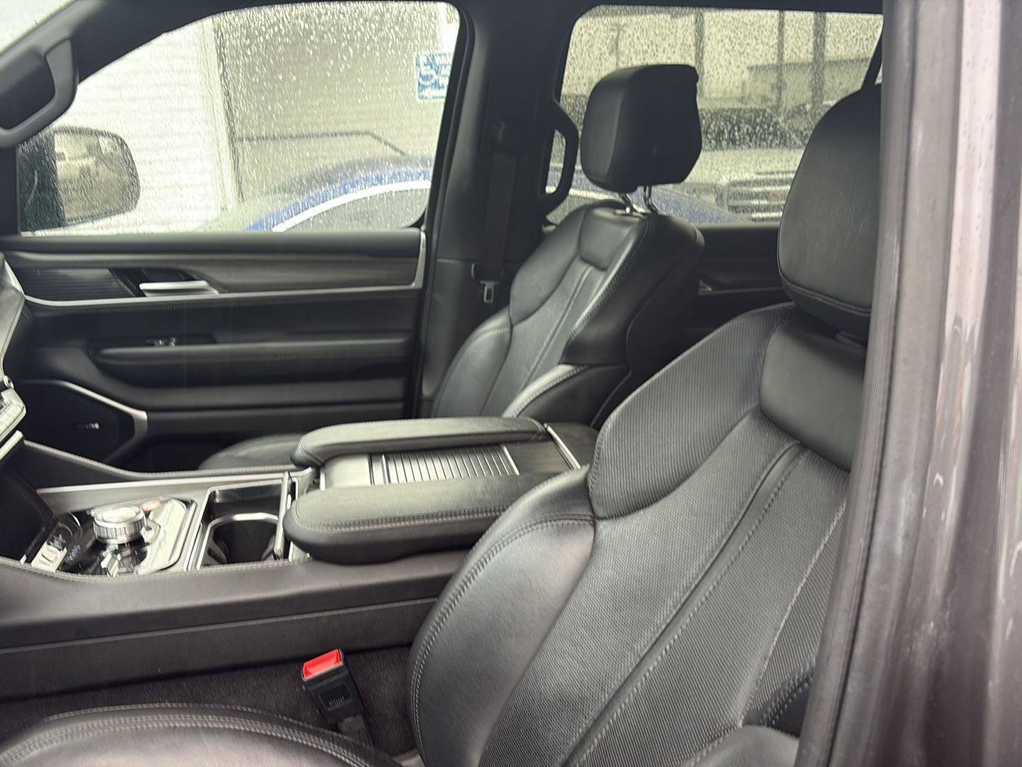 Used 2024 Jeep Wagoneer Series II image 7