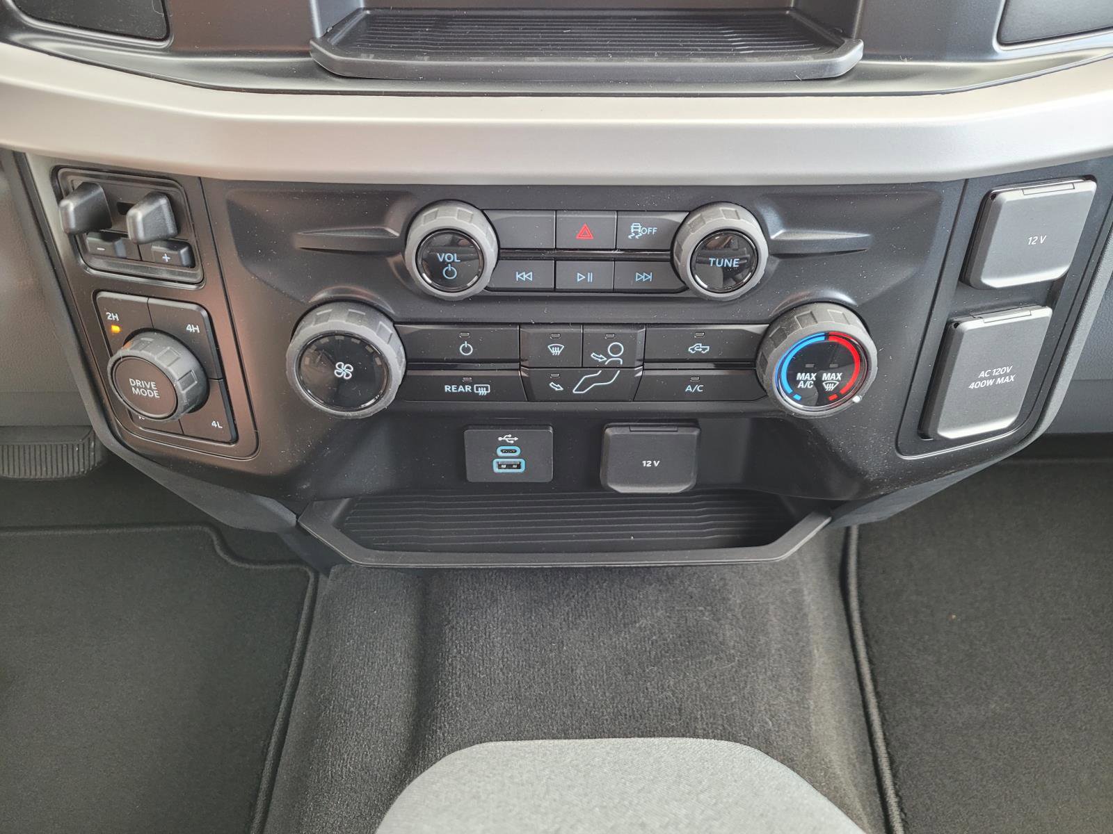 New 2026 Ford F250 XLT w/ FX4 Off-Road Package image 18