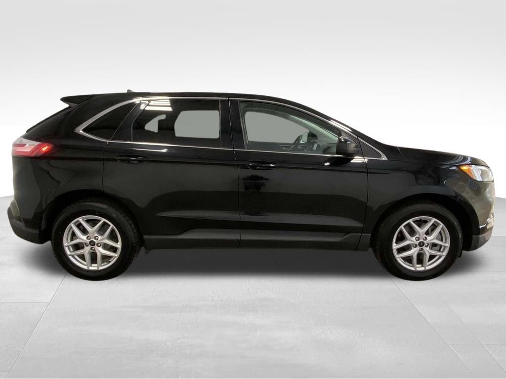Used 2023 Ford Edge SEL image 2