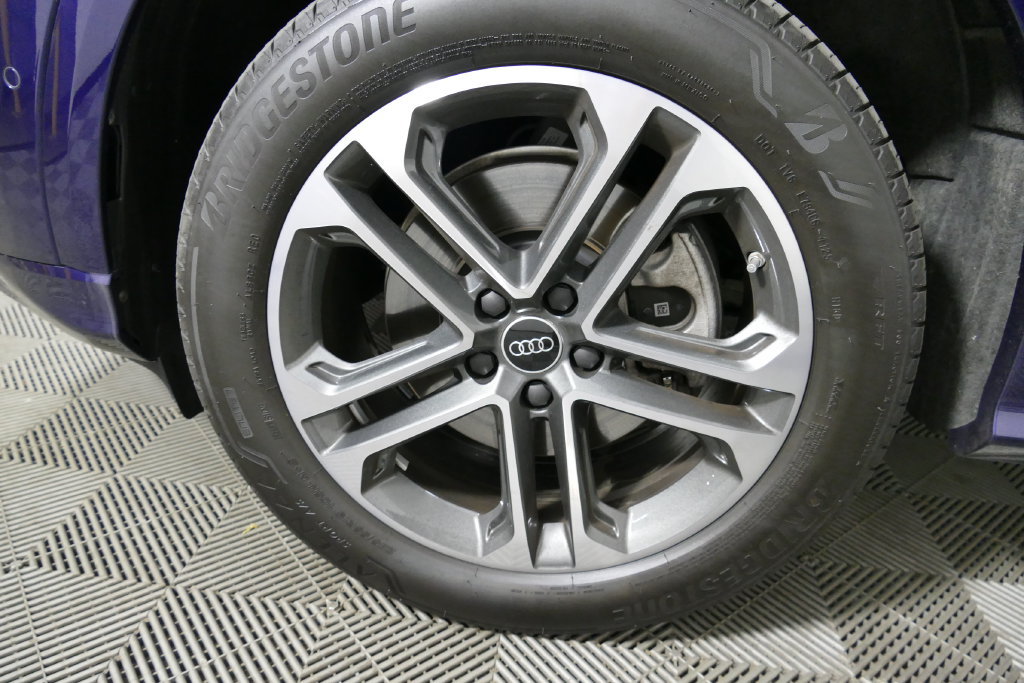 Certified 2025 Audi Q5 Premium w/ Convenience Package AWD/4WD image 9