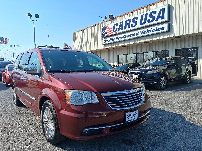 Used 2015 Chrysler Town & Country Touring-L w/ Driver Convenience Group image 12