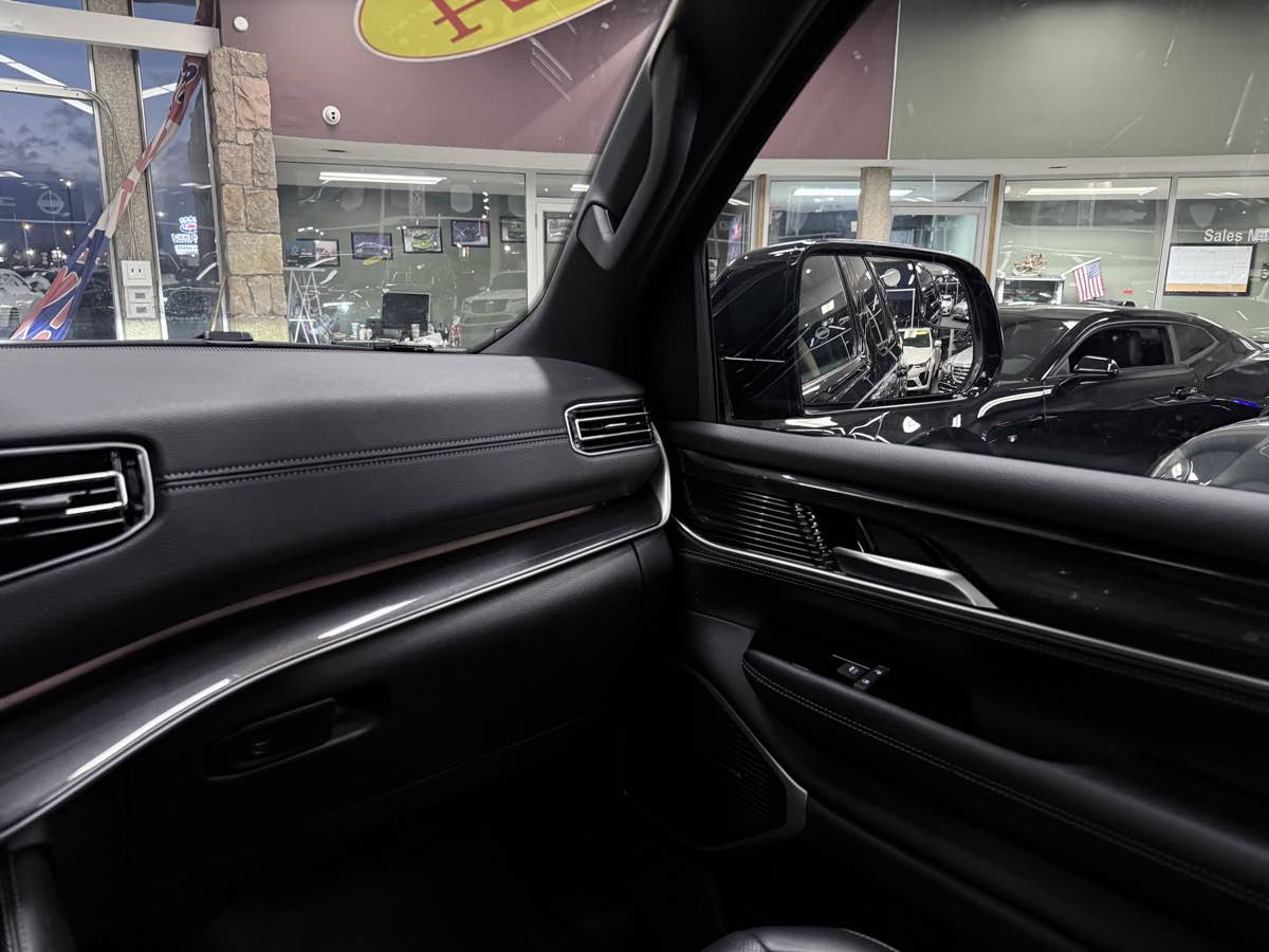 Used 2024 Jeep Wagoneer 4WD w/ Premium Group I image 43