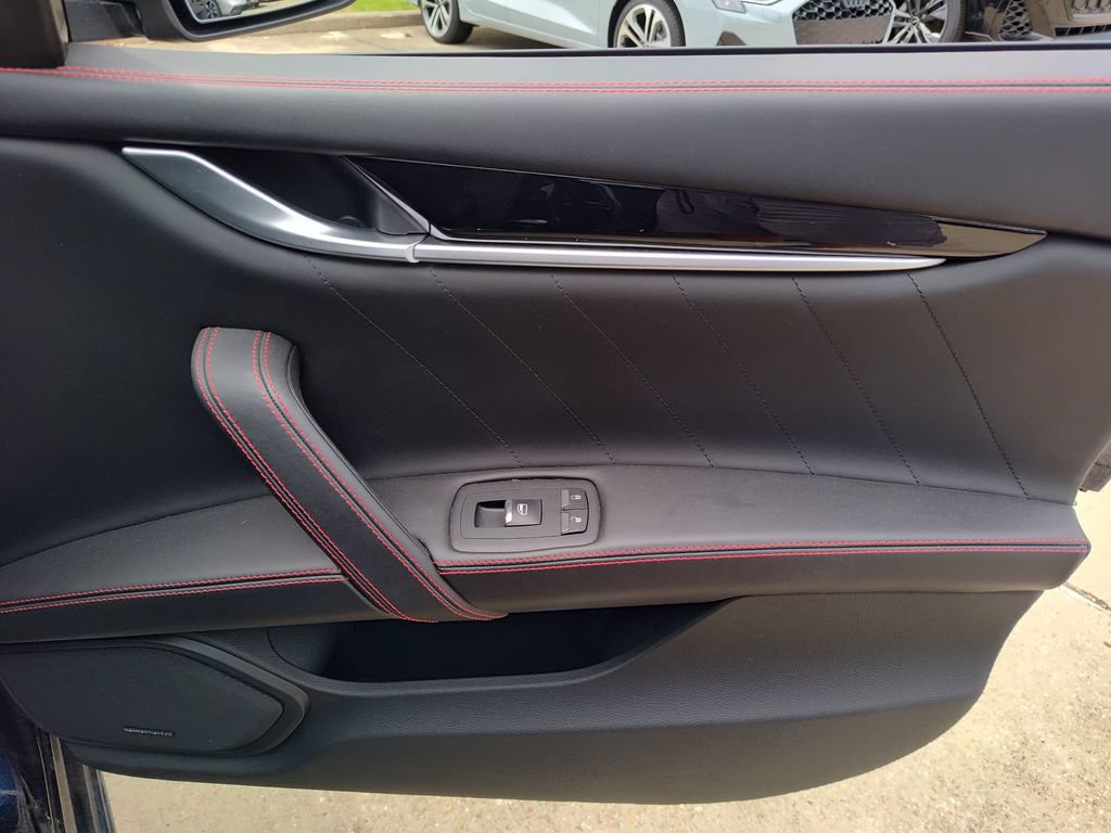 Used 2023 Maserati Ghibli Modena RWD image 33