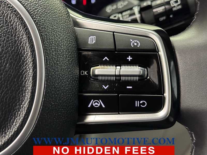 Used 2024 Kia Carnival LX image 42