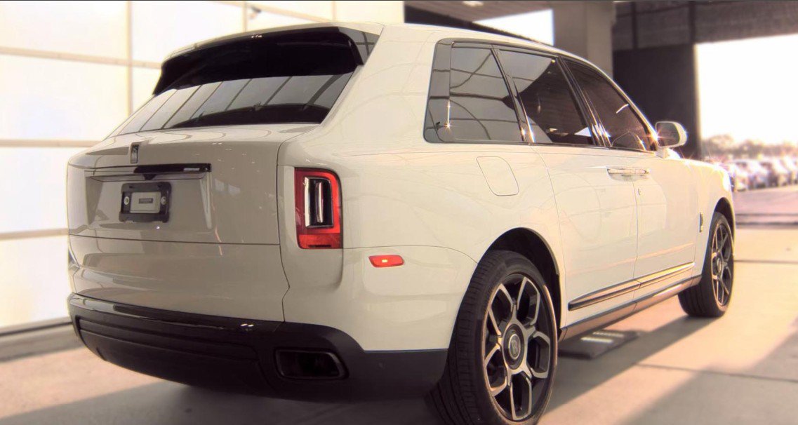 Used 2022 Rolls-Royce Cullinan Black Badge w/ Leather Finishing Pack AWD/4WD image 2