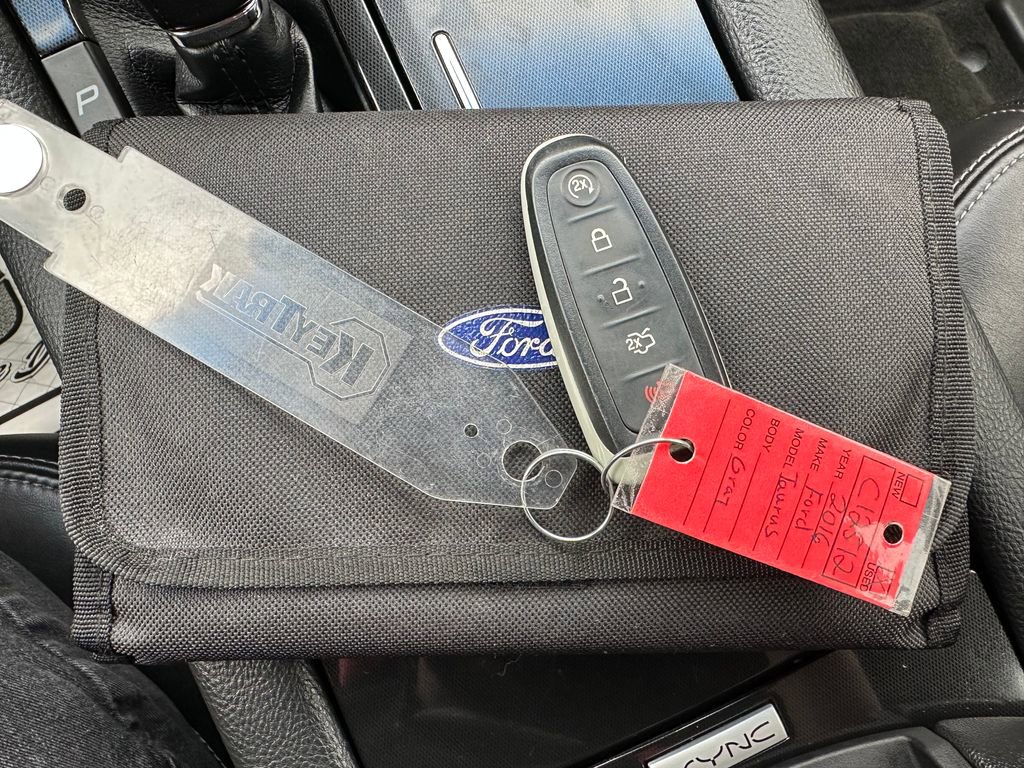 Used 2016 Ford Taurus Limited w/ Equipment Group 301A AWD/4WD image 10