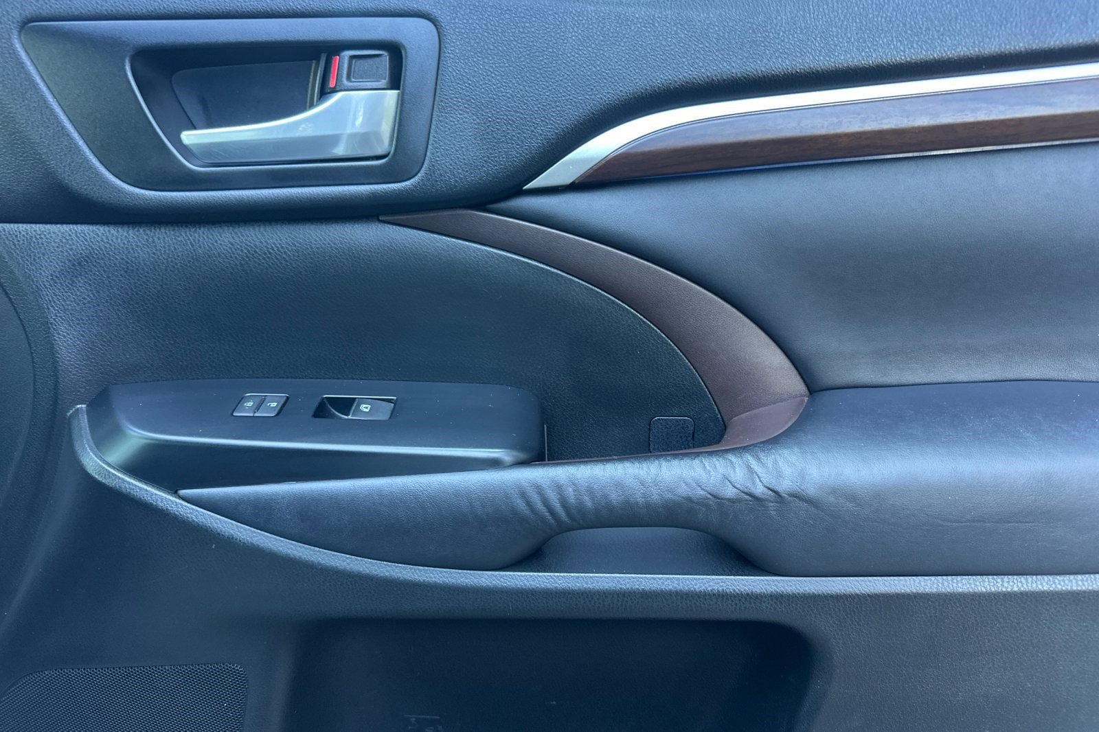 Used 2016 Toyota Highlander Limited Platinum image 22