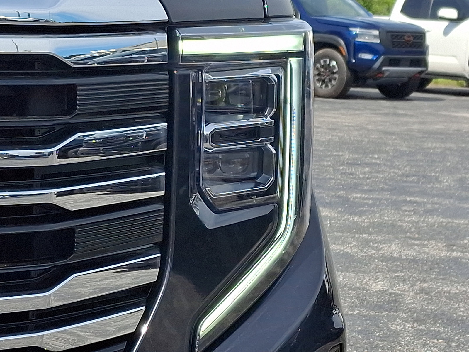 Used 2024 GMC Sierra 1500 SLT w/ SLT Premium Plus Package AWD/4WD image 9