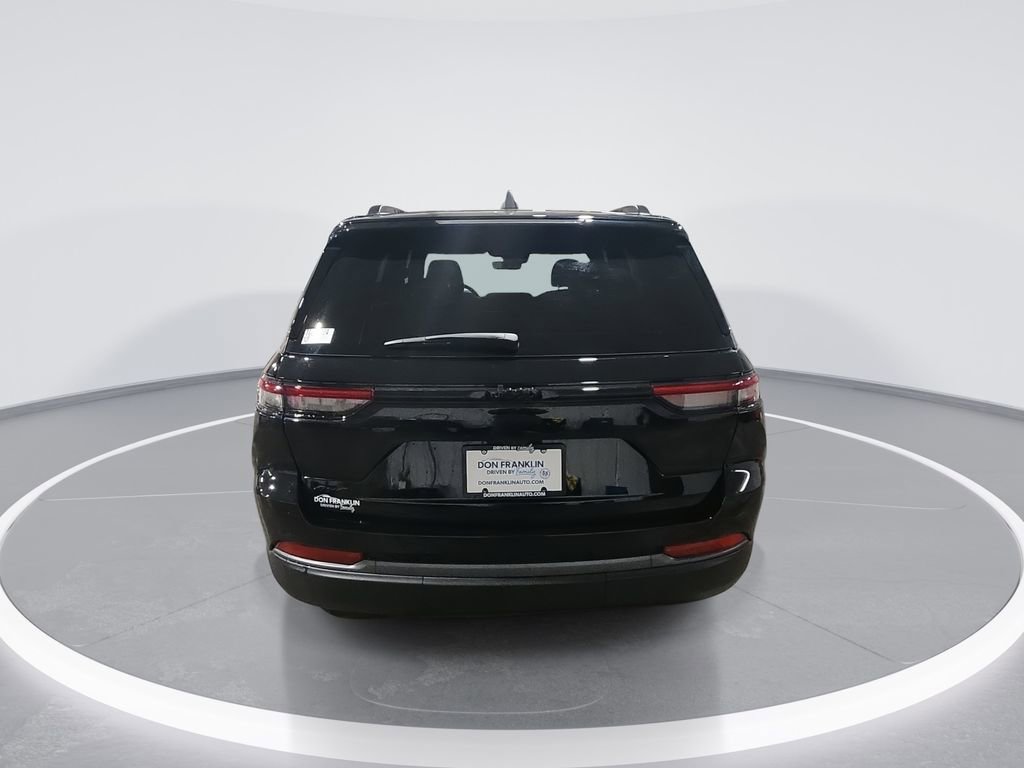 New 2026 Jeep Grand Cherokee Laredo image 7