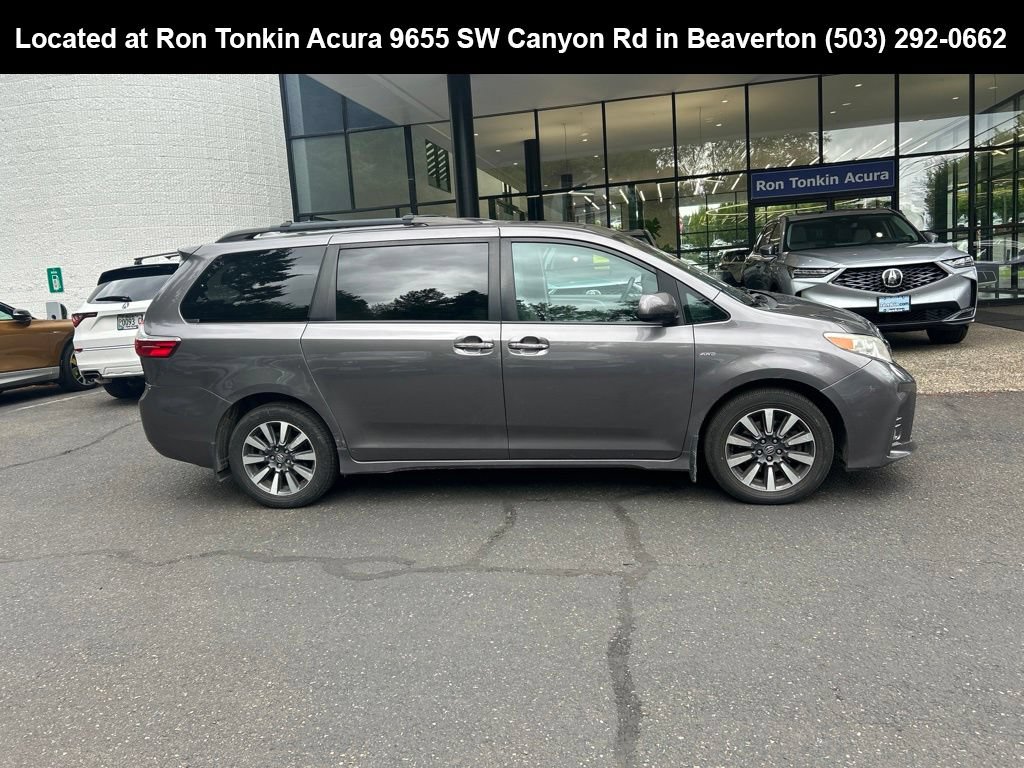Used 2018 Toyota Sienna XLE AWD/4WD image 3