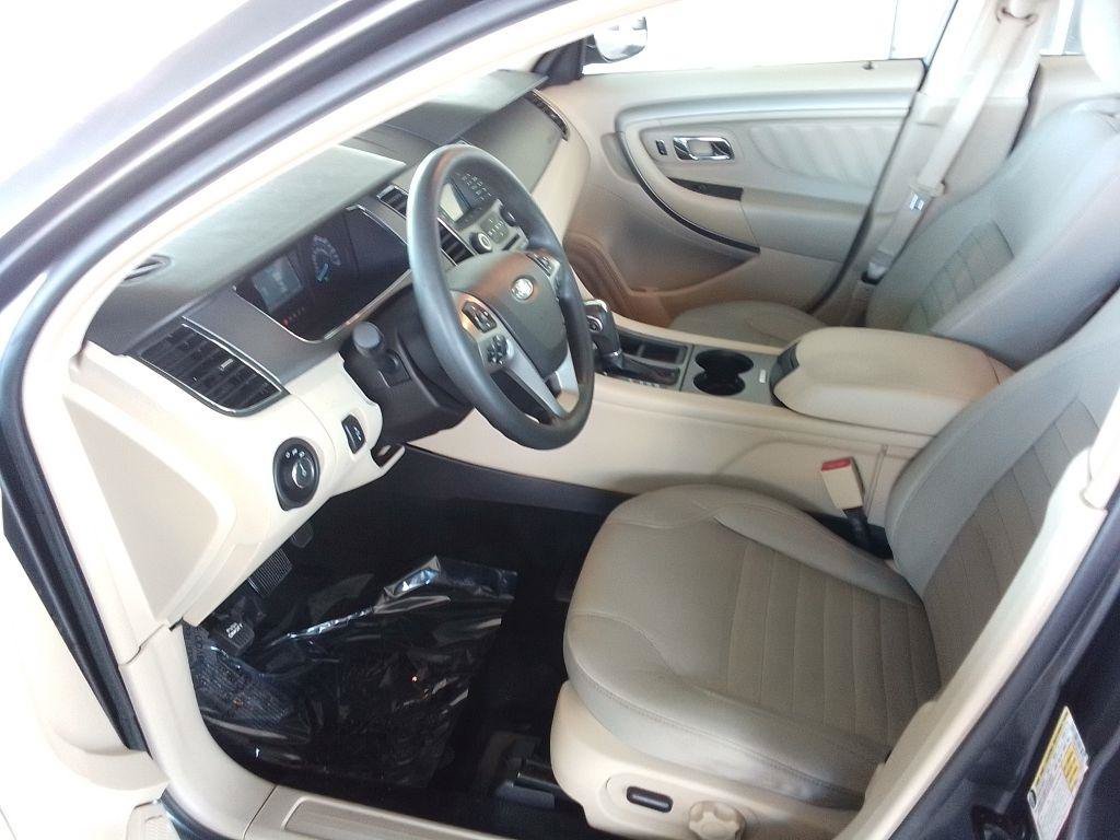 Used 2018 Ford Taurus SE FWD image 13