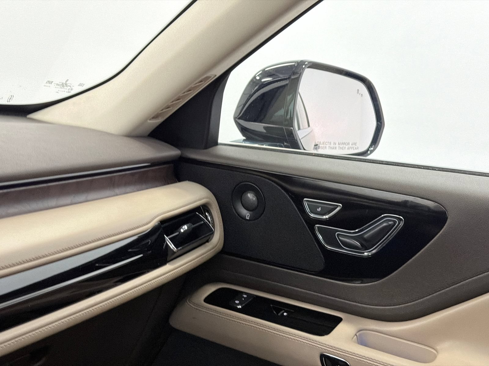 Used 2023 Lincoln Aviator Reserve w/ Equipment Group 201A AWD/4WD image 33